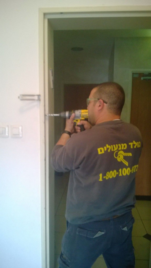 מנעולן פורץ ברמת השרון