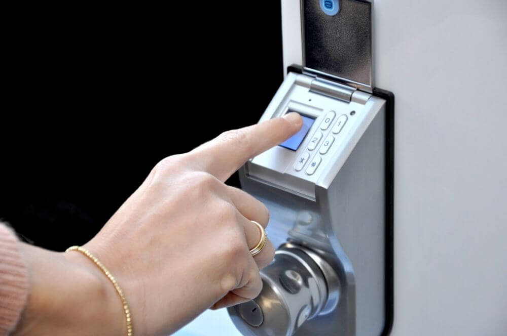 מנעולן פורץ בפתח תקווה